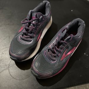Brooks Running Shoes - Women’s US Sz 8
